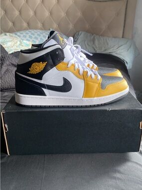Jordan Mid Men’s Sneakers - White/Black/Yellow